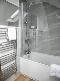 A spacious and stylish 2 bedroom, 2 bathroom duplex apartment - Image 5