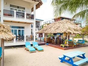 Estudio económico frente a la playa con bar en la piscina - Image 5