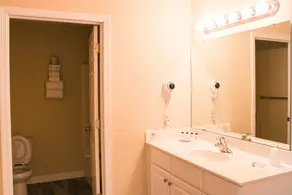 Marblehead Suite at Kelley's Island Venture Resort - Image 2