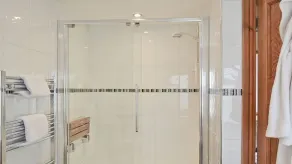 Freistehendes Landhaus in idyllischer Lage mit 3 Hektar großen sicheren 6ft Hundefeld - Image 3