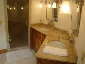 MANCHESTER HOME - BREATHTAKING VIEWS! LOCATION! GOLF! SKIING! SHOPPING! HOT TUB! - Image 5