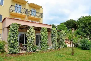 Modern studio apartment in medieval Bale - Image 5