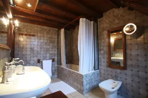 Magnificent 16th-century villa with swimming pool and sauna in a 5-hectare estate. - Image 5