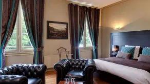 Manoir au cœur d'un vaste domaine forestier - Image 3