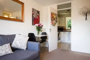 Spacious, bright, central apartment for up to 4 - Image 4