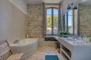 Historic wine property in Provence - Image 2