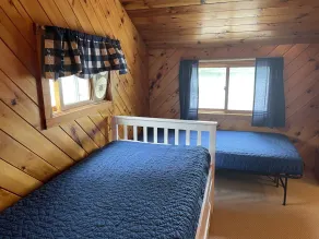 Lakeside Cottage for family fun  - Image 3