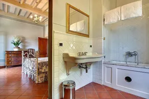 Villa Buonagrazia: Une charmante villa de trois étages dans le style caractéristique de la campagne toscane. - Image 2