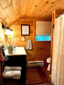 Quintessential New England Lake Front Cottage - Image 3