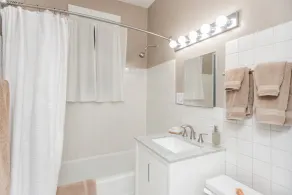 Lakeview / LincolnPark 2BR / 1BA Aktualisiertes Vintage Apartment WINTER RATE SPECIAL - Image 2