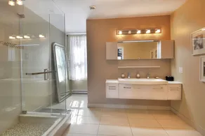 2 Schlafzimmer, 2 Badezimmer Wohnung mit kostenlosem Parkplatz / WIFI - Image 5