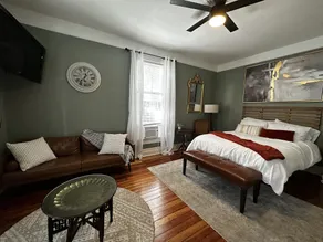 Pet-friendly apartment walking distance to downtown - Image 5