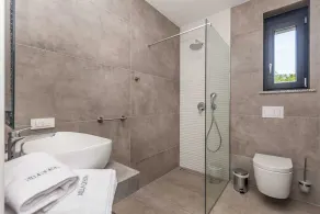 Modern og luksus feriehus  med privat pool i Pinezici, Island Krk, Kroatien med plads til 10 personer - Image 3