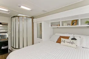 Large Glamper w/ Hot Tub and full bathroom-sleep 6 - Image 5