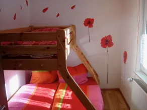 Alquiler de casa con 500 metros cuadrados de parcela vallada, zona tranquila, cerca del bosque directos - Image 5