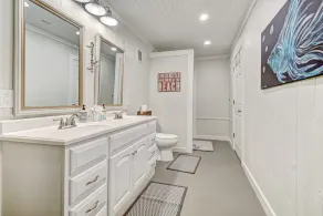 Coastal getaway!Steps from beach and dining! - Image 3