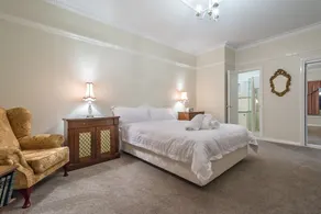 Serpentine Rose - City center luxury - Image 3