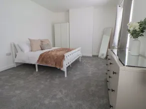 5 Marsh Lane - Image 4
