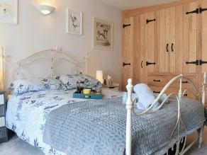 3 bedroom accommodation in Honiton - Image 5