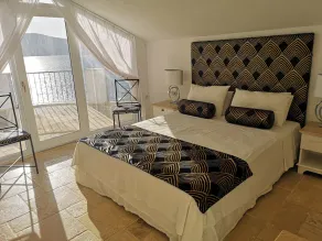 Large Stylish Villa close to the Sea Sleeps 10,  Panoramic Sea Views and Pool - Image 5