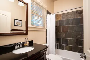 2 Bedroom 2 Bath Home- Pas de la plage, à distance de marche de Flagler Ave - Image 2