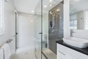 3 bedroom 3 bathroom holiday house with stunning views from all rooms. - Image 5