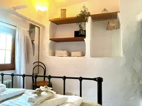 2-Bed Country House - Mountain Views - Sleeps 6 - Image 5
