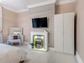 2 bedroom accommodation in Bournemouth - Image 5