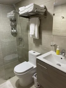 Lovely & Clean 3 Bedrooms Apartment with parking close to the Beach - Image 5