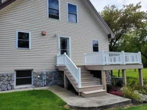 Modern, Amish-Built Farmhouse, 3 bedrooms sleeps 6 - Image 2