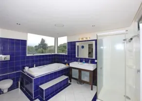Soak up the views, enjoy the spa - Image 2