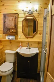 River Rock Chalet, in-law suite with private entrance, 2 bedrooms and 2 baths. - Image 2