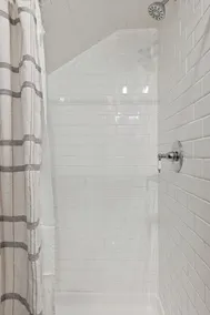 Urban Retreat- Entire House. King beds. Central location. - Image 4