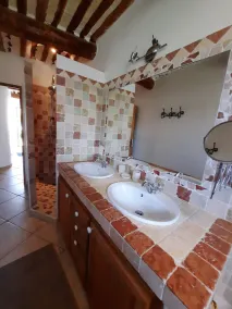 Country house (sleeps 8, 10) in a quiet location, with a superb view of the Luberon. - Image 3