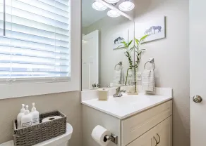 New, great for couples. Pets friendly, fenced backyard, close to beach and bay. - Image 5