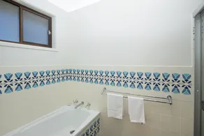 Spacious. Tropical. Waterfront. - Image 3