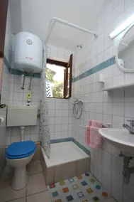 3-Zimmer-Ferienwohnung mit Terrasse und Meerblick Zaostrog, Makarska (A-6799-a) - Image 3
