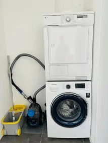 Large 1 bedroom with Terrace & Parking - Image 2