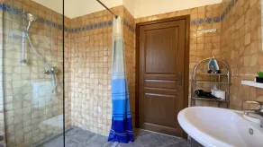 Familia Villa Berenice con piscina, parque para niños, parrilla, deportes y cancha de tenis - Image 3