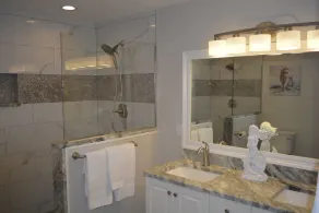 NOUVELLE LISTE!  3 lits KING!  3 BR'S 3 BA Condo rénové! Service de plage gratuit🌴 - Image 5
