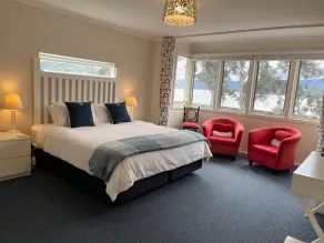 Deluxe waterfront retreat - Image 5