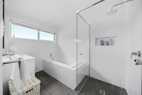 Bowen View - Pet-Friendly Home Near Hyams Beach - Image 2