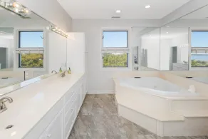 Außergewöhnliches 6 Schlafzimmer/4 Badezimmer Anwesen am Meer: Aufzug, beheizter Pool - Image 2