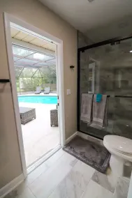Maison-Famille-Salle de bain-Vue sur Piscine-Sandy - Image 3