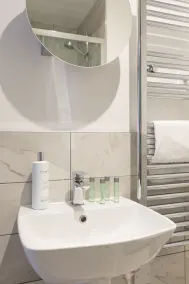 Aura Retreat- 1 Bedroom Apartment - Image 4