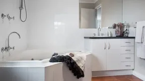 Accolade -3 bedroom, close to Lake Daylesford - Image 2