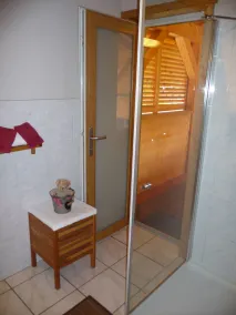 SUPERB-stuga med privat SAUNA och JACUZZI, mindre än 2 min. spår - Image 5