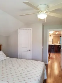 Convenient to the center of town! Beautifully decorated, quiet apartment. - Image 4