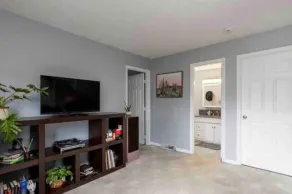 Contemporary & Cheerful  Great choice for families sleeps 6 - Image 2
