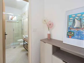 Holiday apartment with terrace, modern furnishings - Image 3